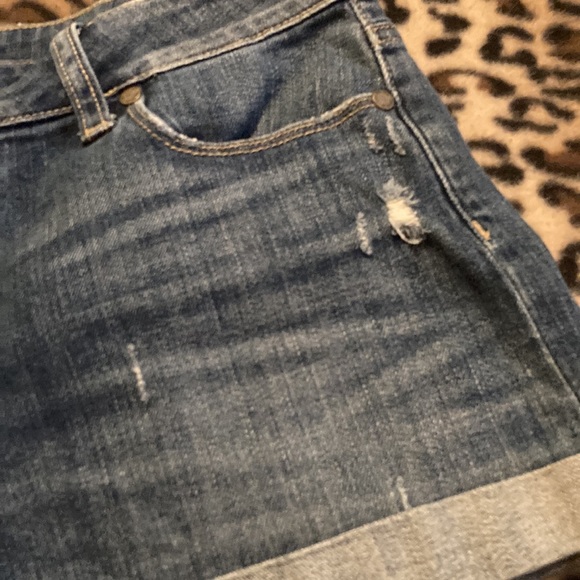 GUC PAIGE Shorts Women’s Size 27 Paige Roll up Distressed Denim Shorts - Picture 2 of 15